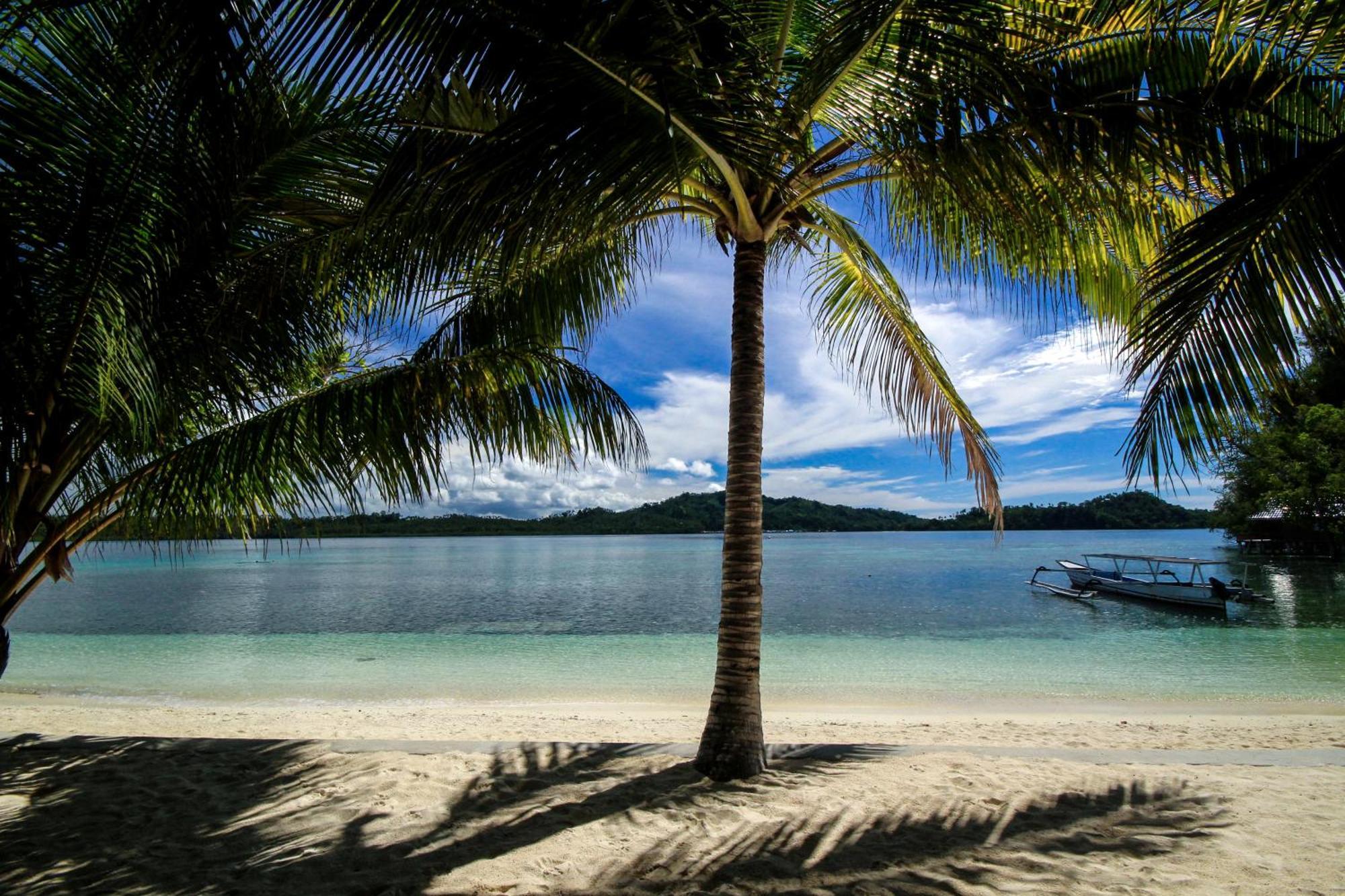 Bolilanga Island Resort - Togean Island Angkayo Exterior photo